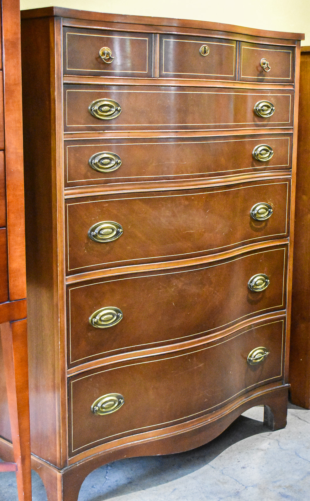 FEDERAL STYLE SERPENTINE FRONT CHEST OF DRAWERS
