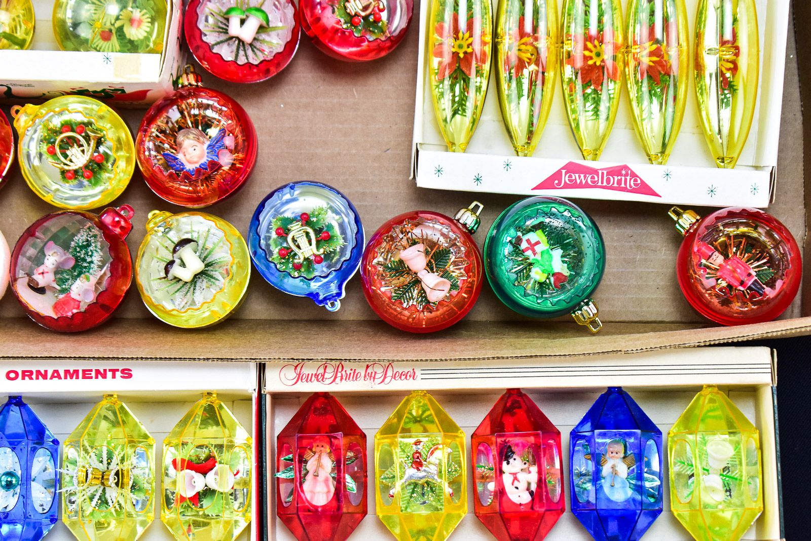 JEWELBRITE CHRISTMAS ORNAMENT COLLECTION; DIORAMA, UNBREAKABLE