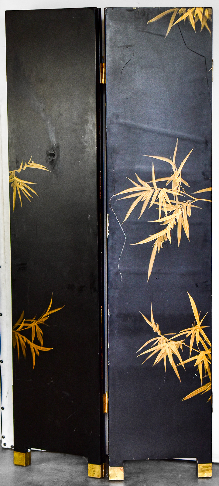 CHINESE BLACK LACQUER FOLDING ROOM DIVIDER