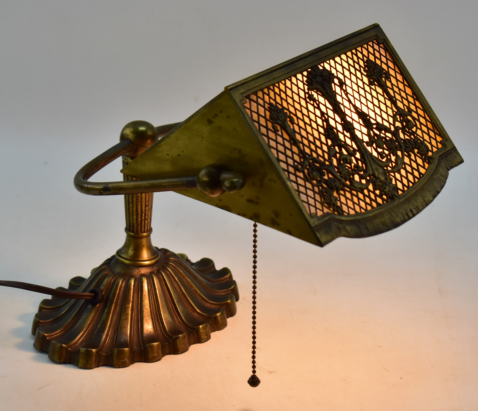 BRADLEY & BBARD SLAG GLASS BANKER'S DESK LAMP