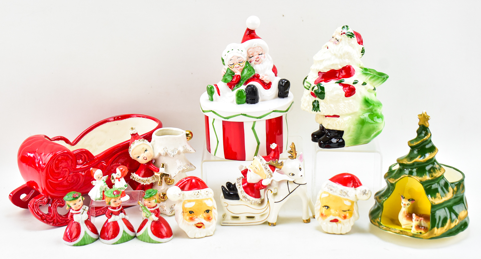 ASSORTMENT OF CERAMIC CHRISTMAS DECOR