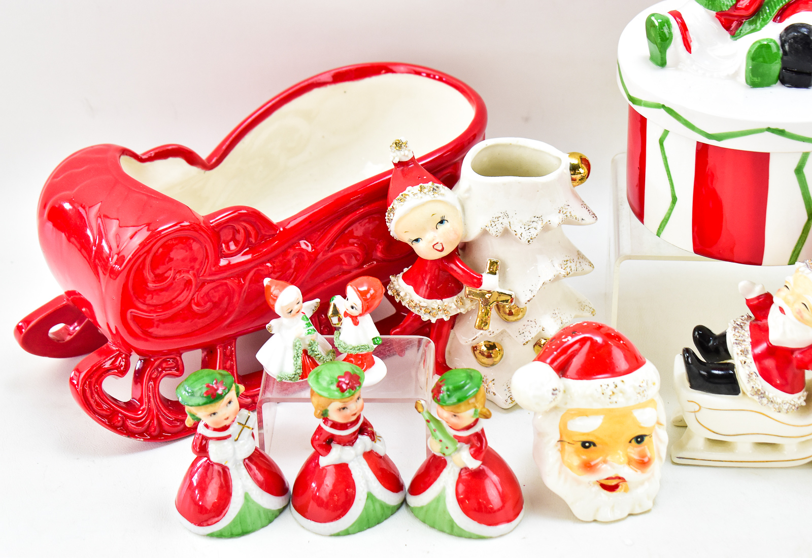 ASSORTMENT OF CERAMIC CHRISTMAS DECOR