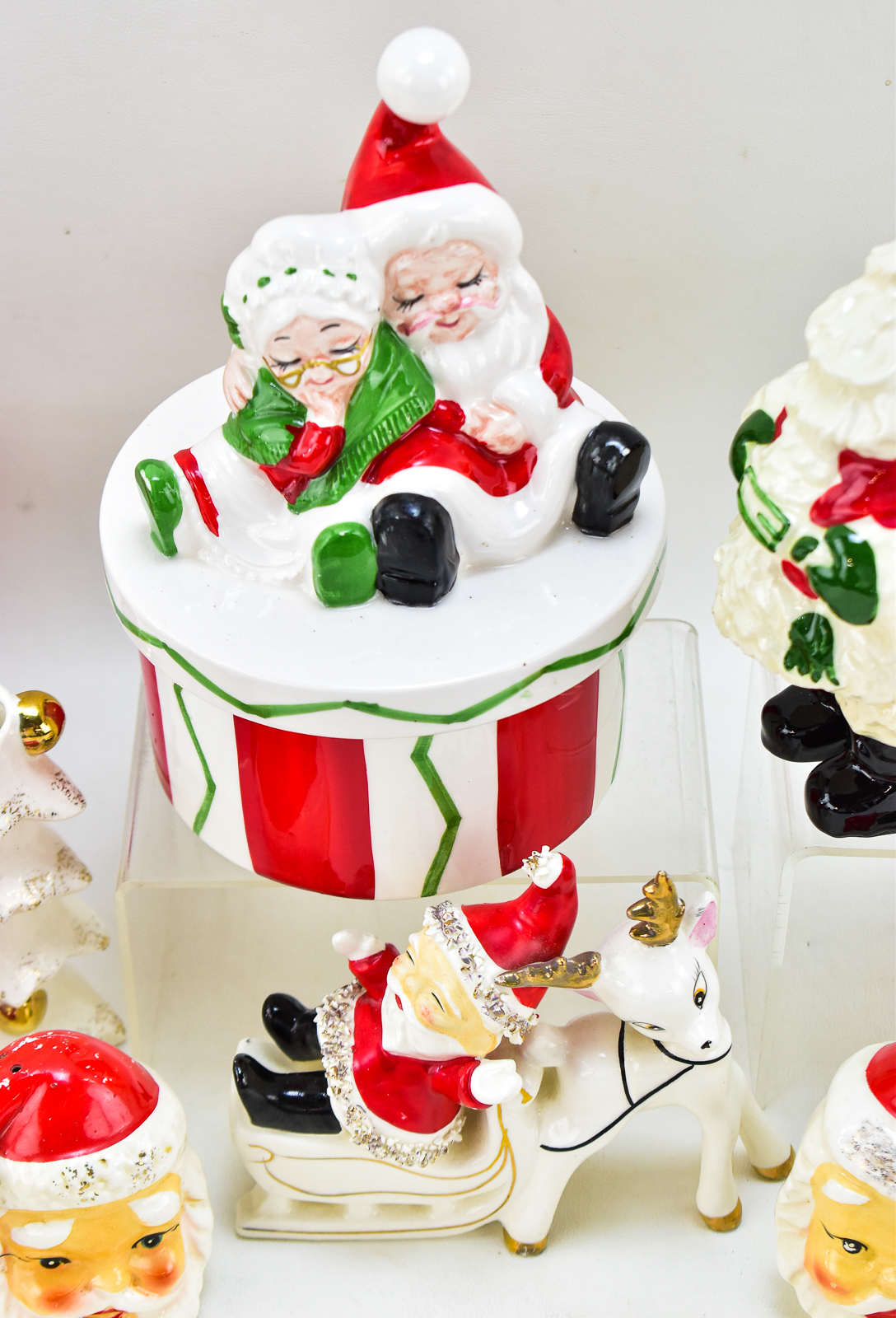 ASSORTMENT OF CERAMIC CHRISTMAS DECOR