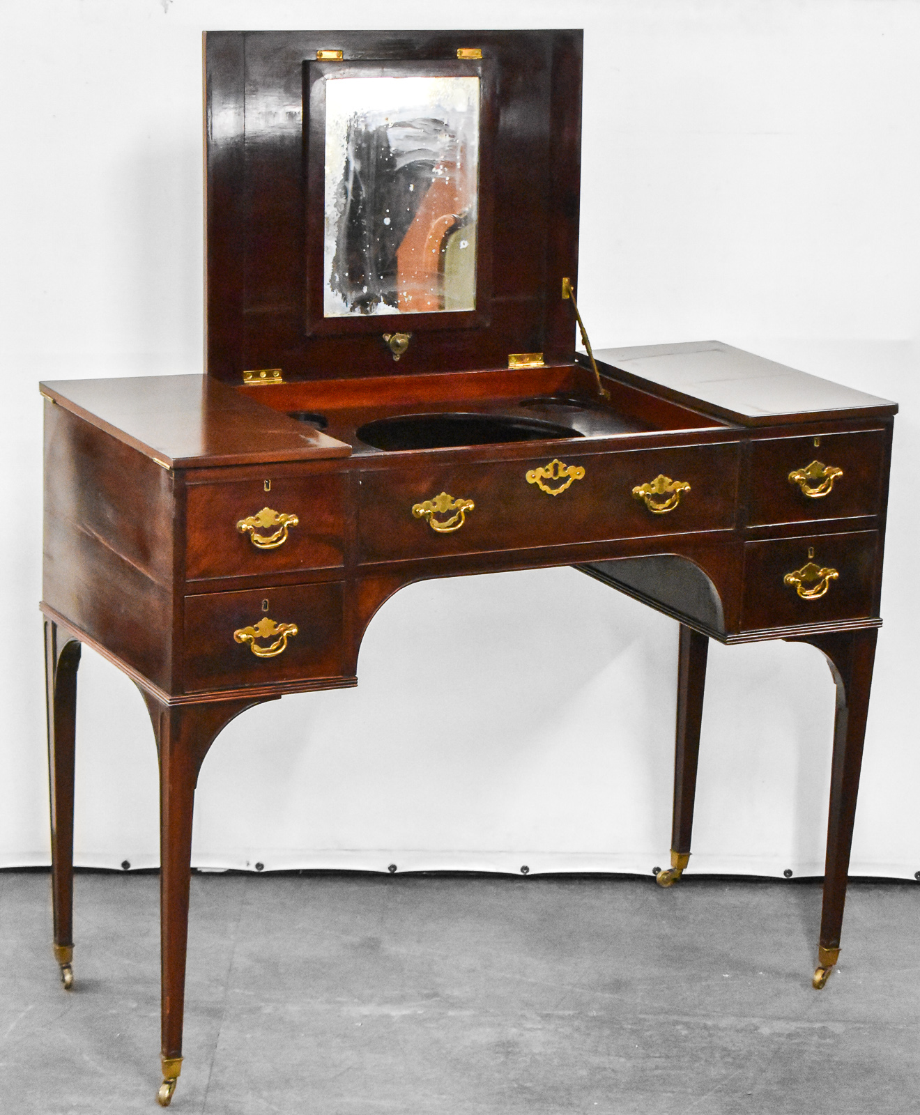 QUEEN ANNE STYLE MAHOGANY VANITY DESK