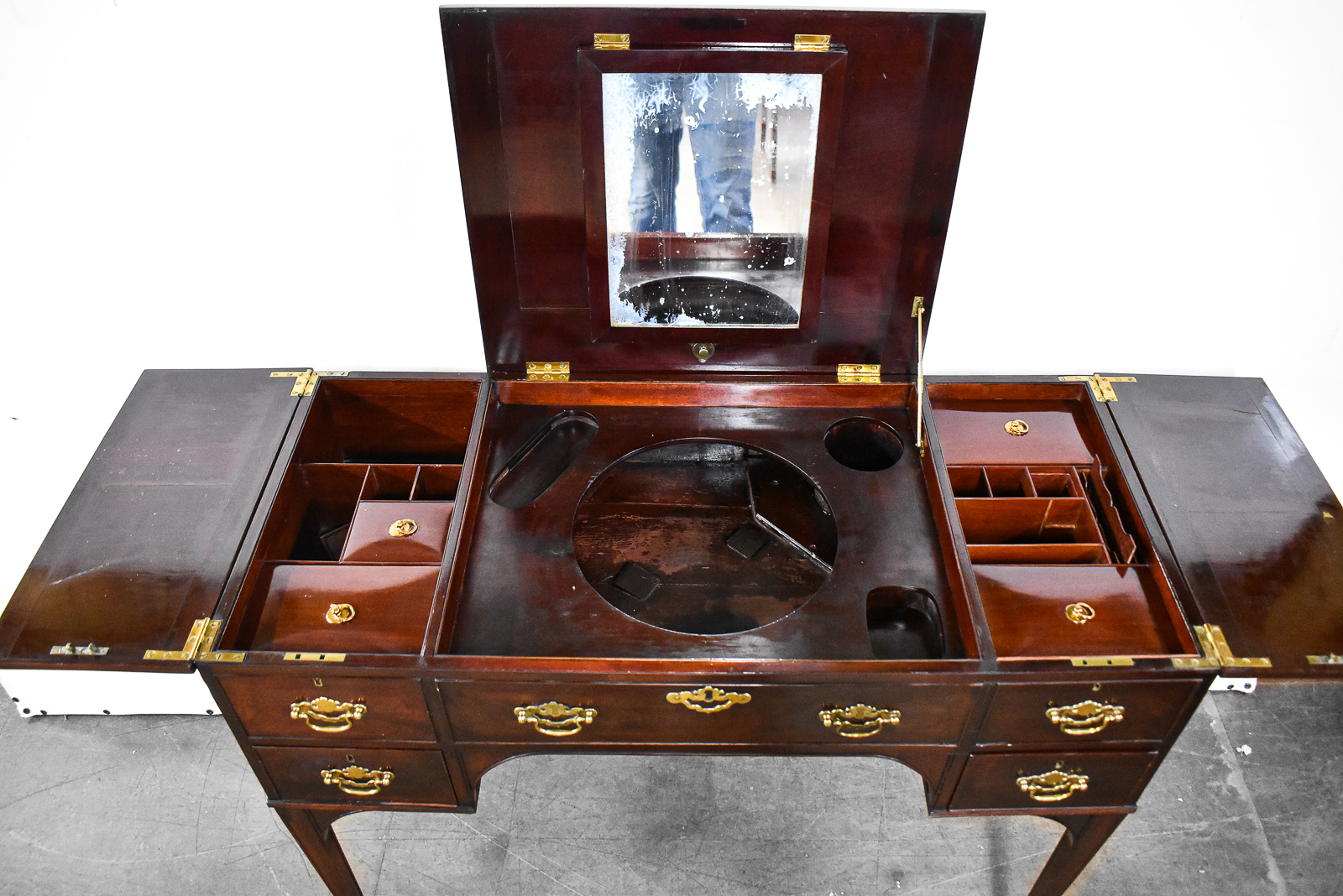 QUEEN ANNE STYLE MAHOGANY VANITY DESK