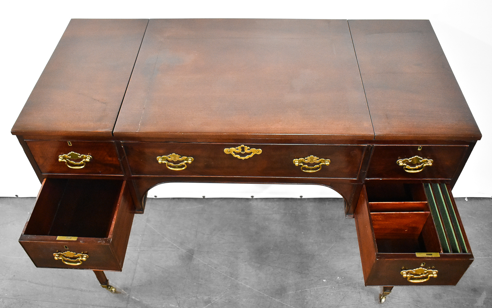 QUEEN ANNE STYLE MAHOGANY VANITY DESK