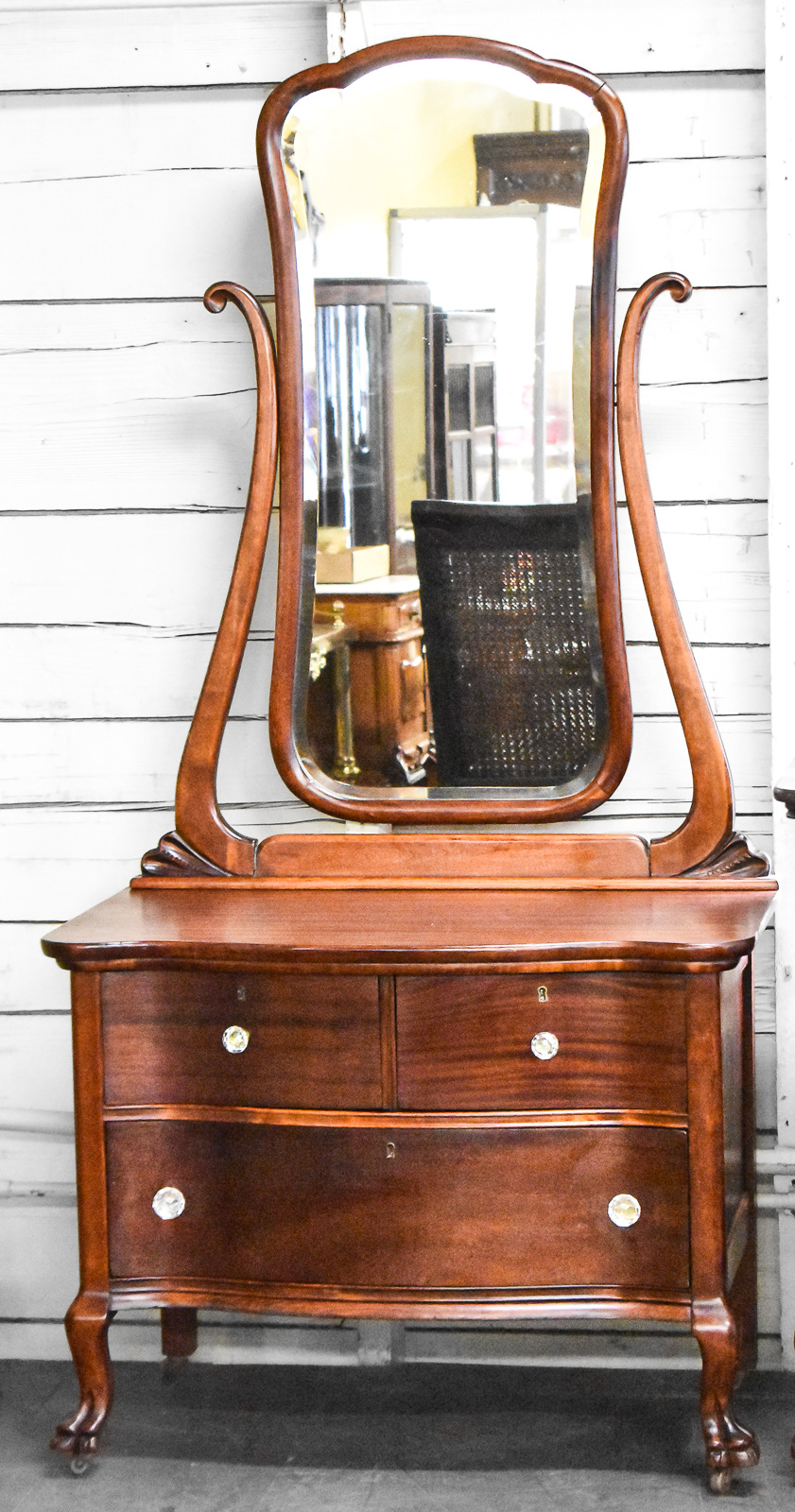 MAHOGANY SERPENTINE FRONT PRINCESS VANITY DRESSER