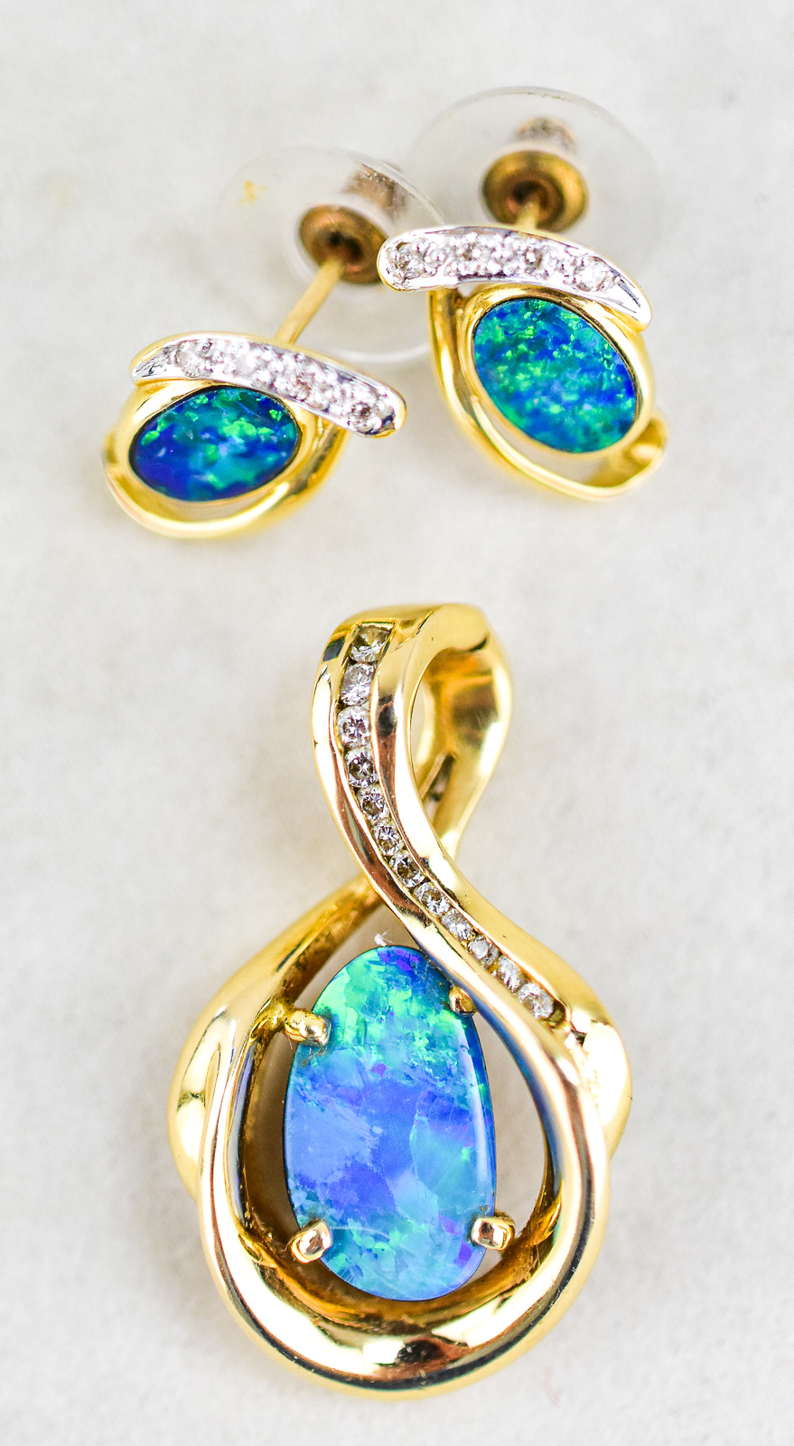 14KT GOLD AUSTRALIAN OPAL PENDANT & EARRINGS