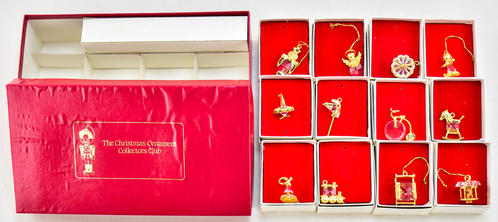 THE CHRISTMAS ORNAMENT COLLECTORS CLUB GLASS ORNAMENT SET