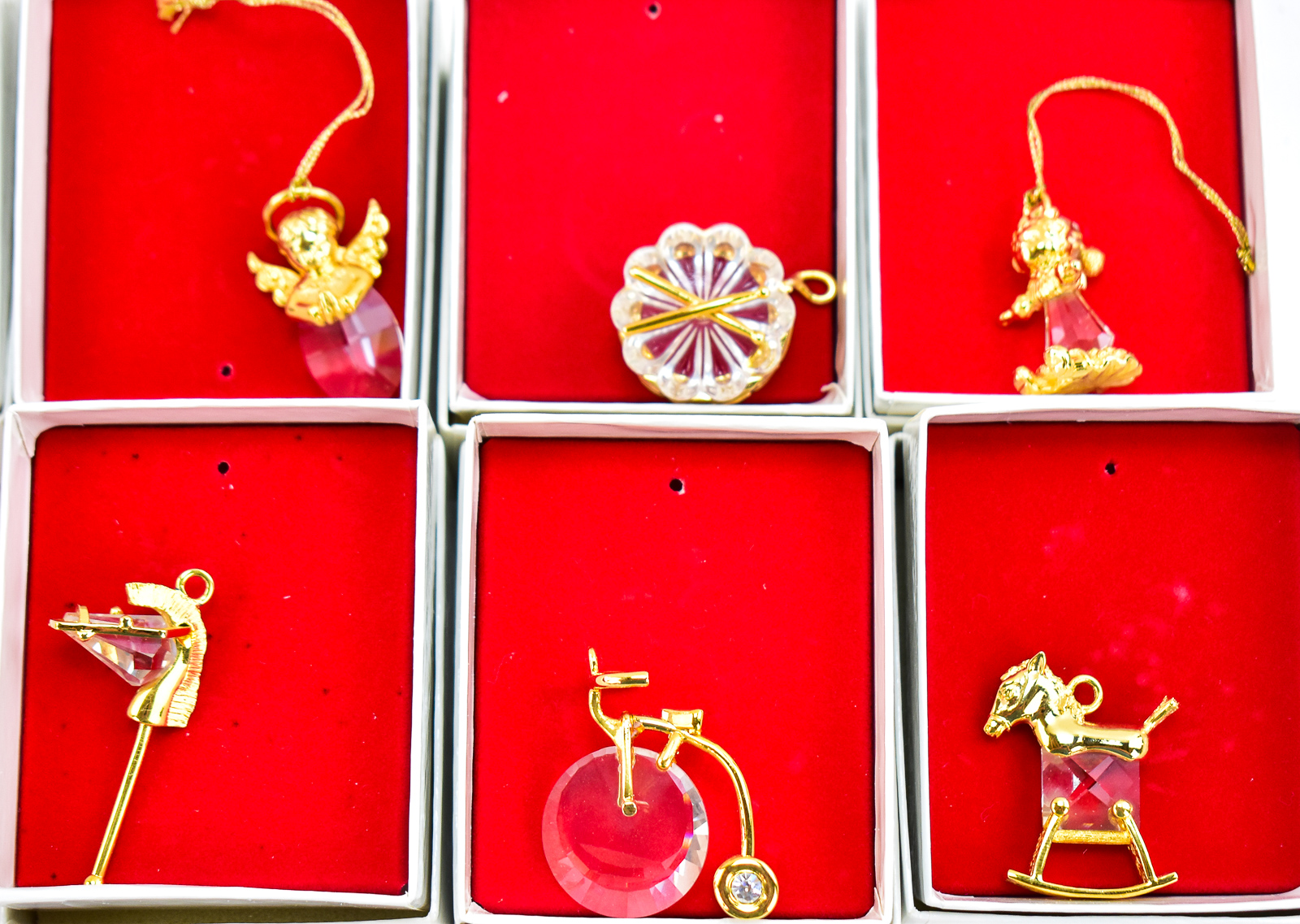 THE CHRISTMAS ORNAMENT COLLECTORS CLUB GLASS ORNAMENT SET