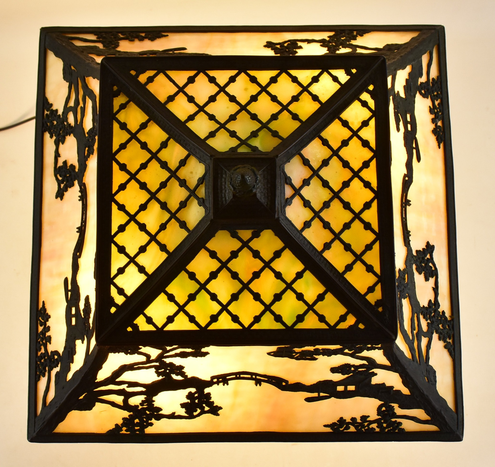 ASIAN SLAG GLASS & SPELTER TABLE LAMP