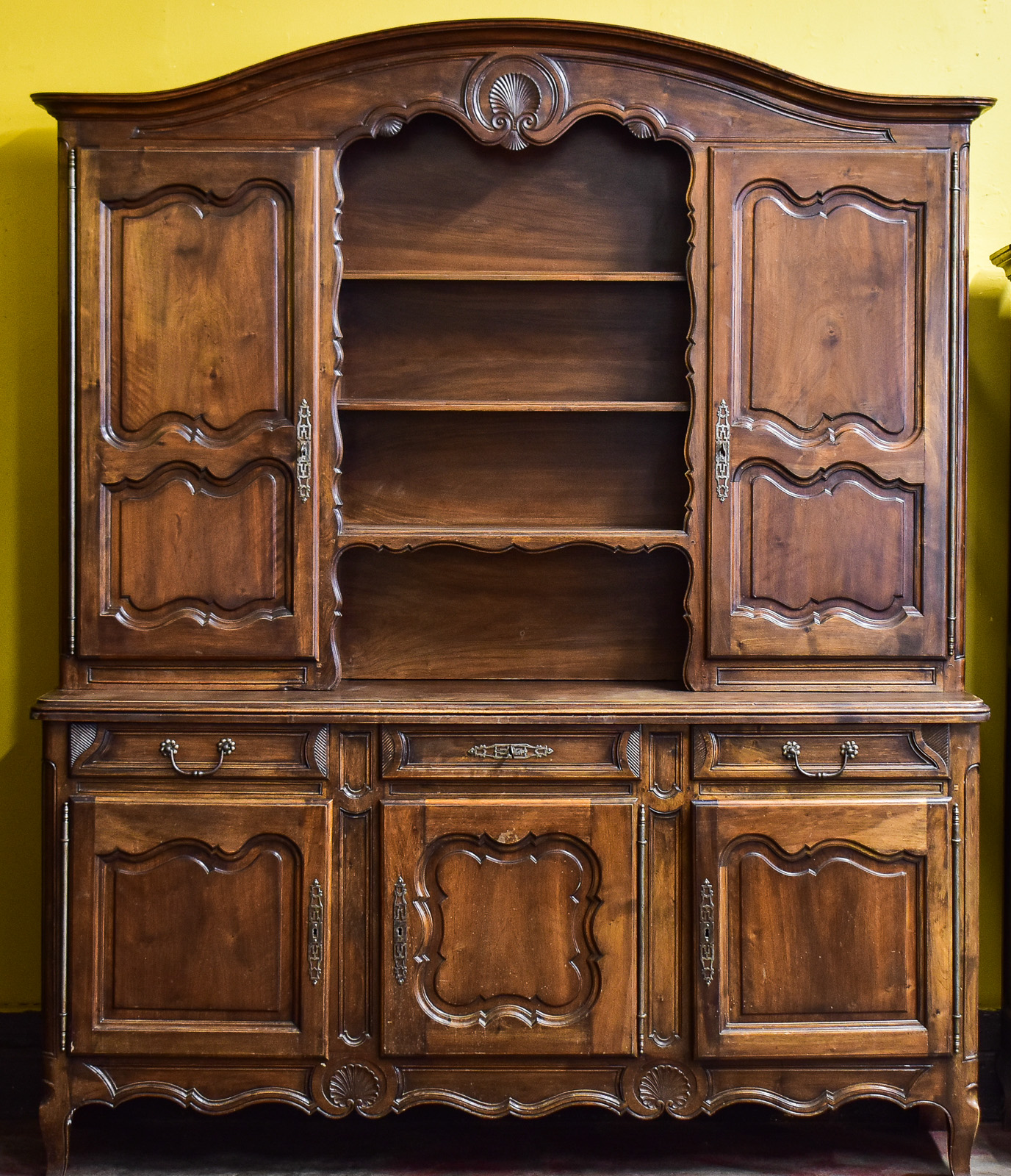 FRENCH PROVINCIAL STYLE BUFFET VAISSELIER