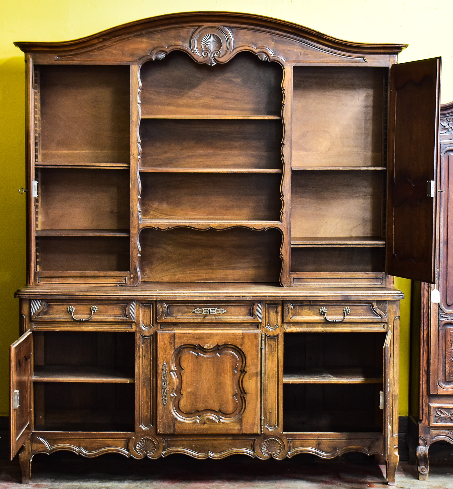 FRENCH PROVINCIAL STYLE BUFFET VAISSELIER