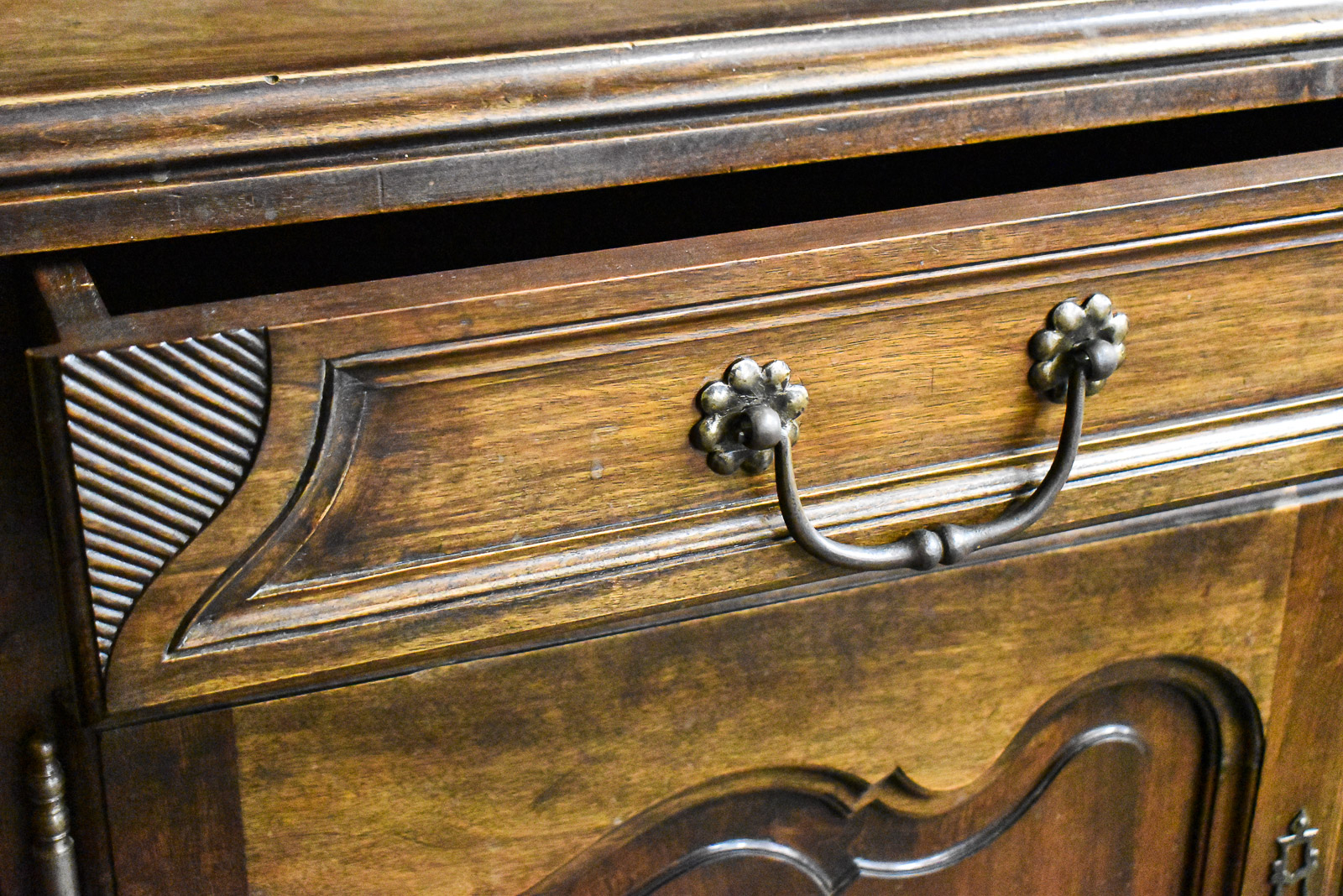 FRENCH PROVINCIAL STYLE BUFFET VAISSELIER