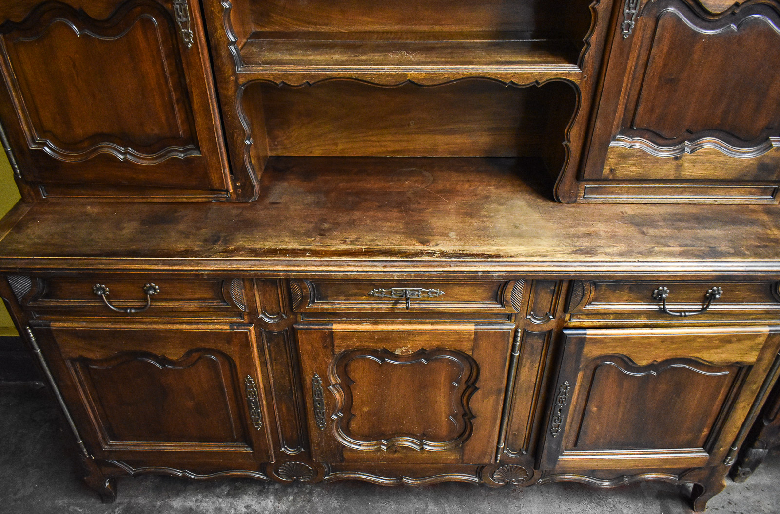 FRENCH PROVINCIAL STYLE BUFFET VAISSELIER