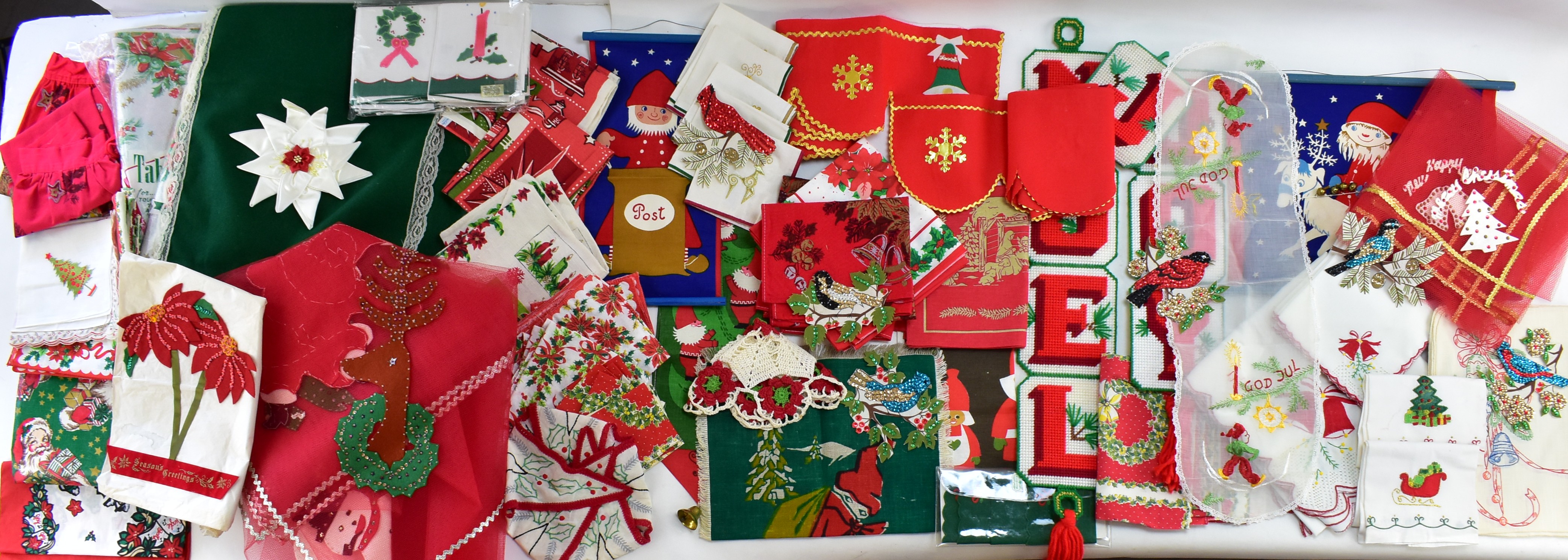 CHRISTMAS LINEN ASSORTMENT