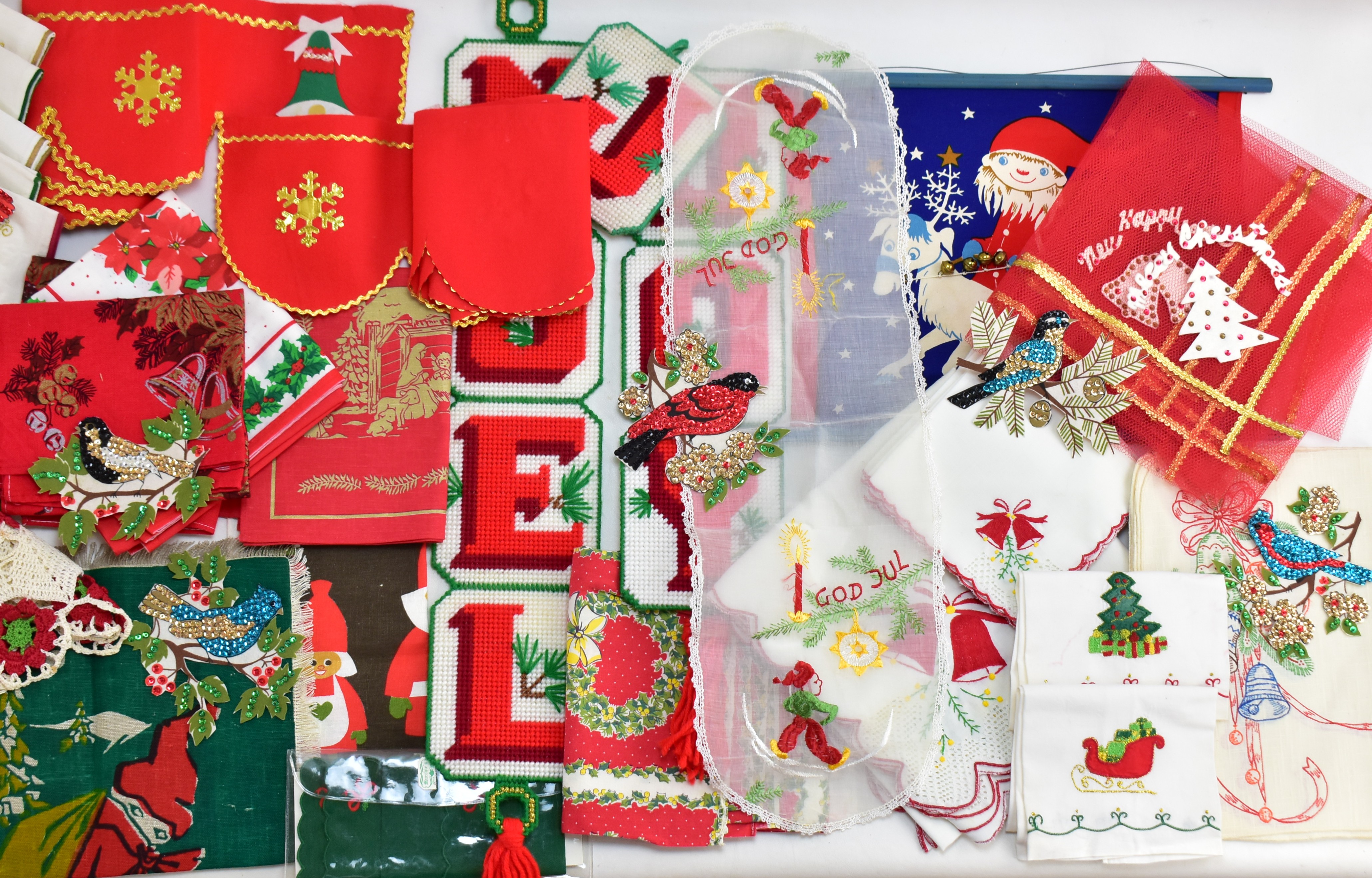 CHRISTMAS LINEN ASSORTMENT