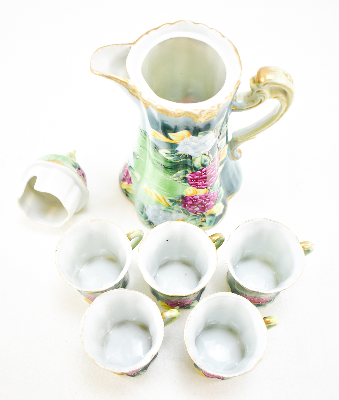 CASA FOR CHILDREN CHARITY LOT: HAND-PAINTED PORCELAIN ASSORTMENT