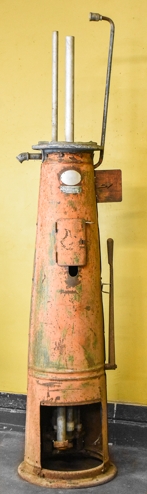 GILBERT & BAKER SELF-MEASURING GAS PUMP SHELL