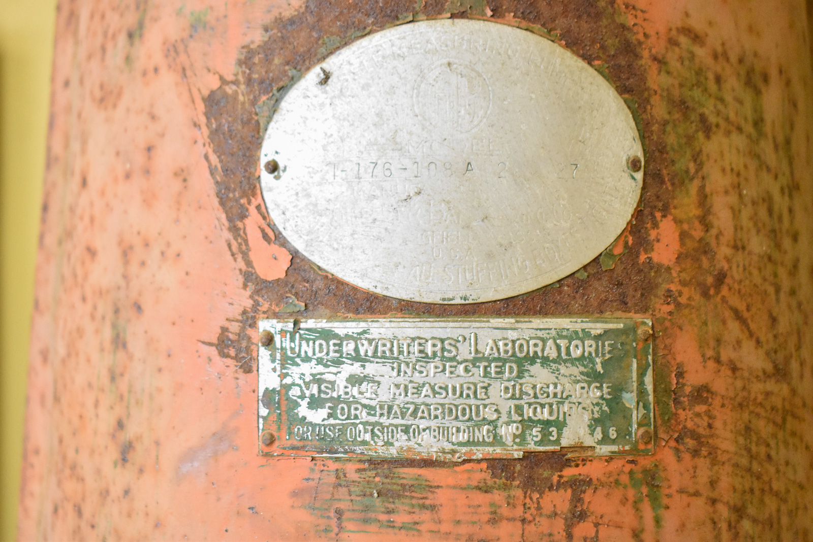 GILBERT & BAKER SELF-MEASURING GAS PUMP SHELL