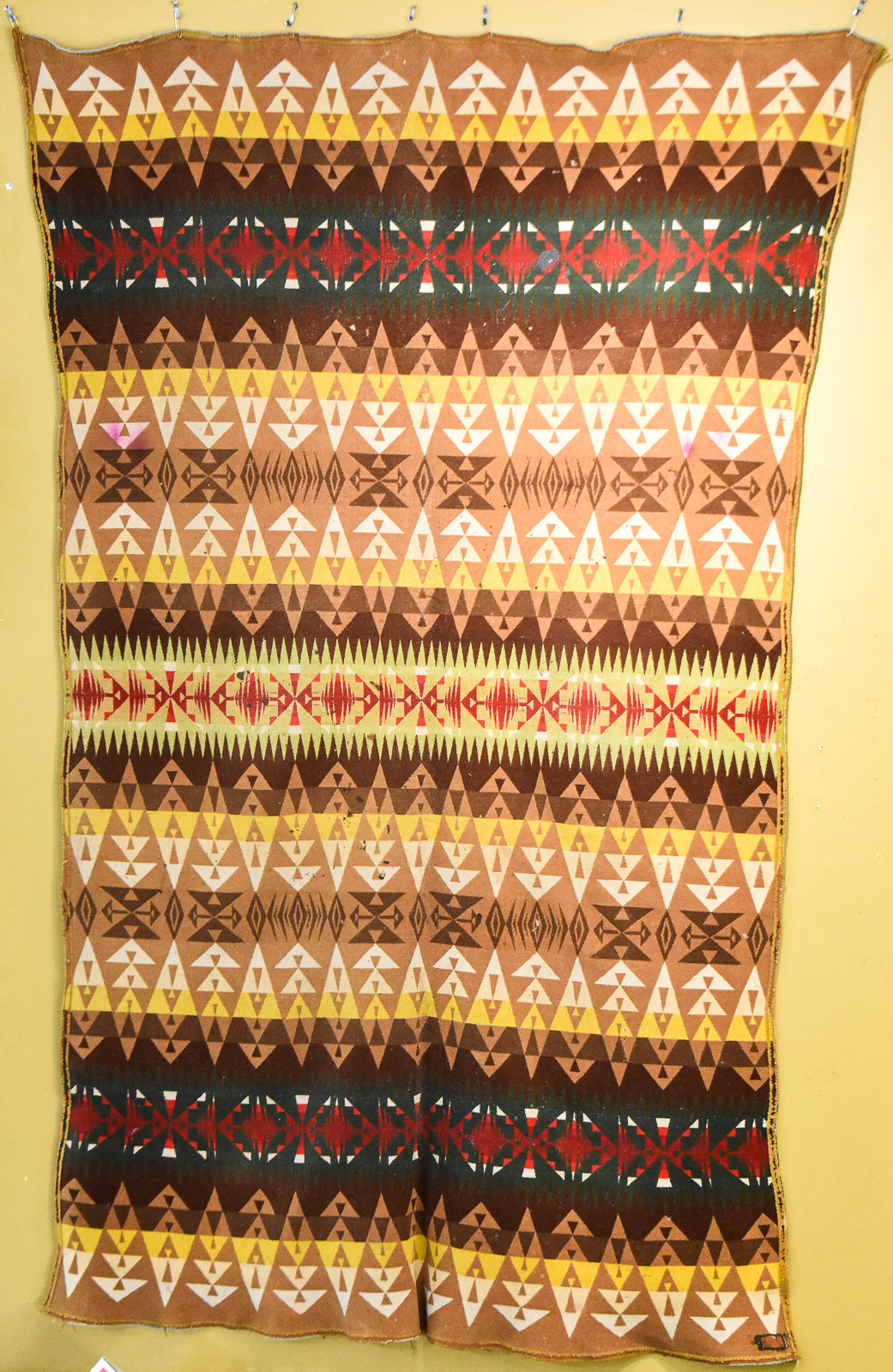 PENDLETON WOOLEN MILLS 'TEEPEE' PATTERN WOOL BLANKET