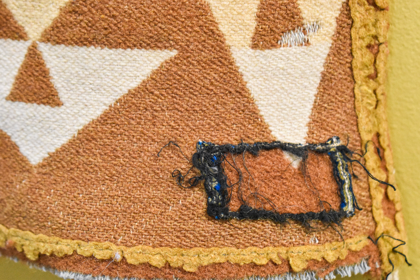 PENDLETON WOOLEN MILLS 'TEEPEE' PATTERN WOOL BLANKET
