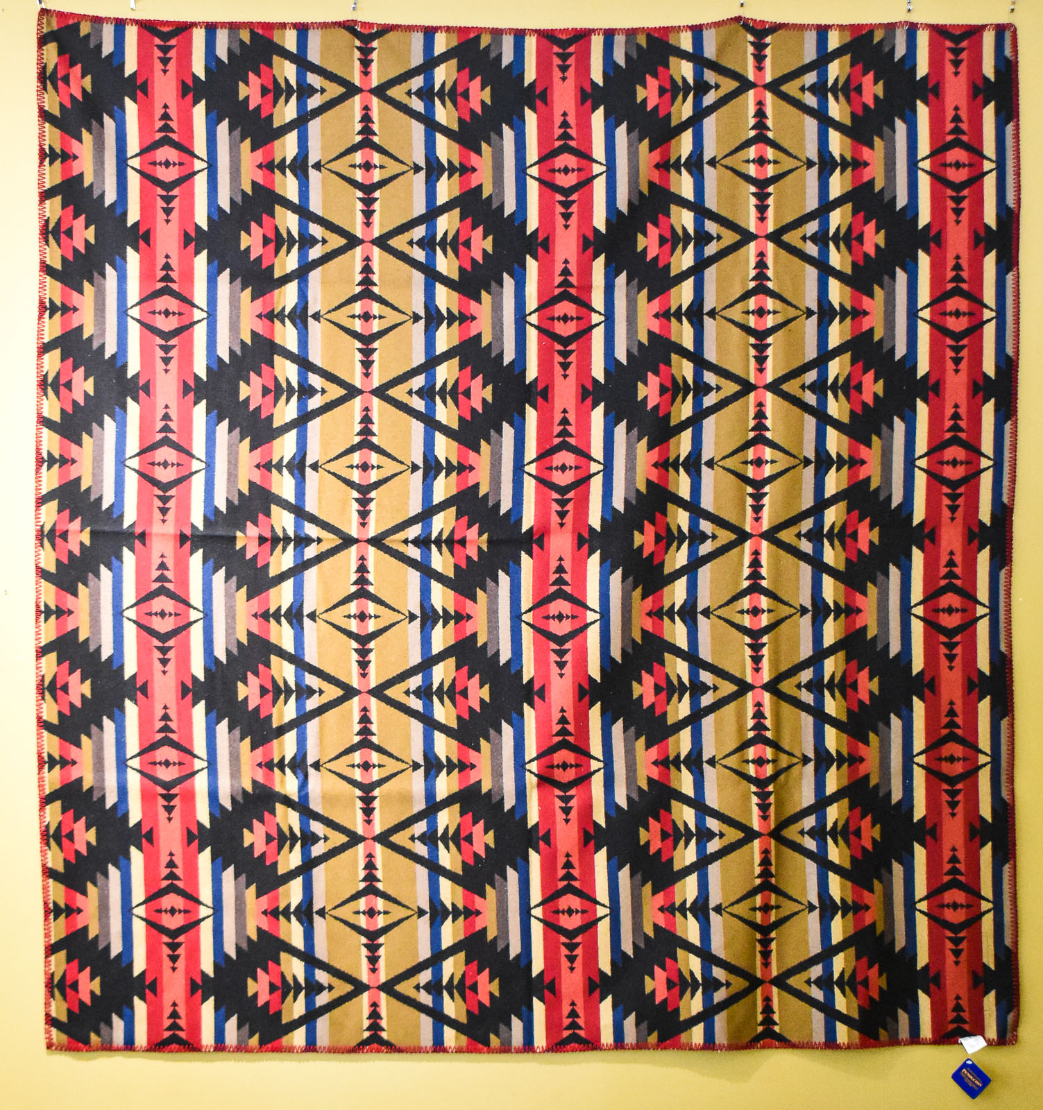 PENDLETON WOOLEN MILLS NEHALEM JACQUARD BLANKET