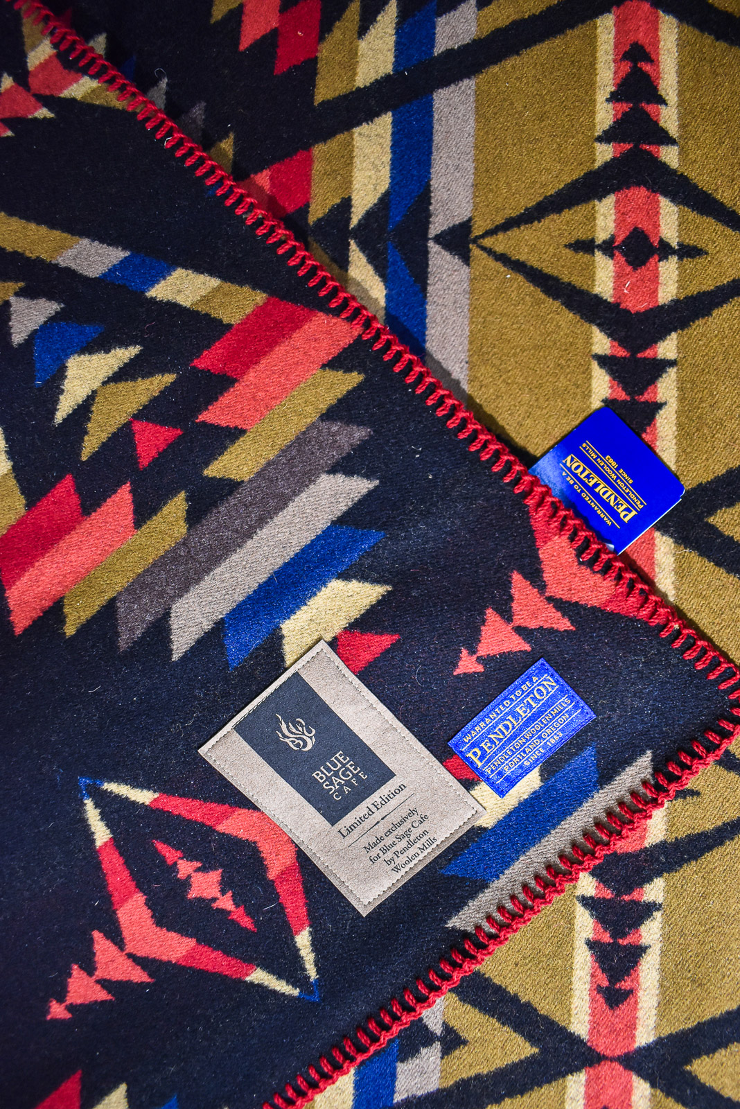 PENDLETON WOOLEN MILLS NEHALEM JACQUARD BLANKET