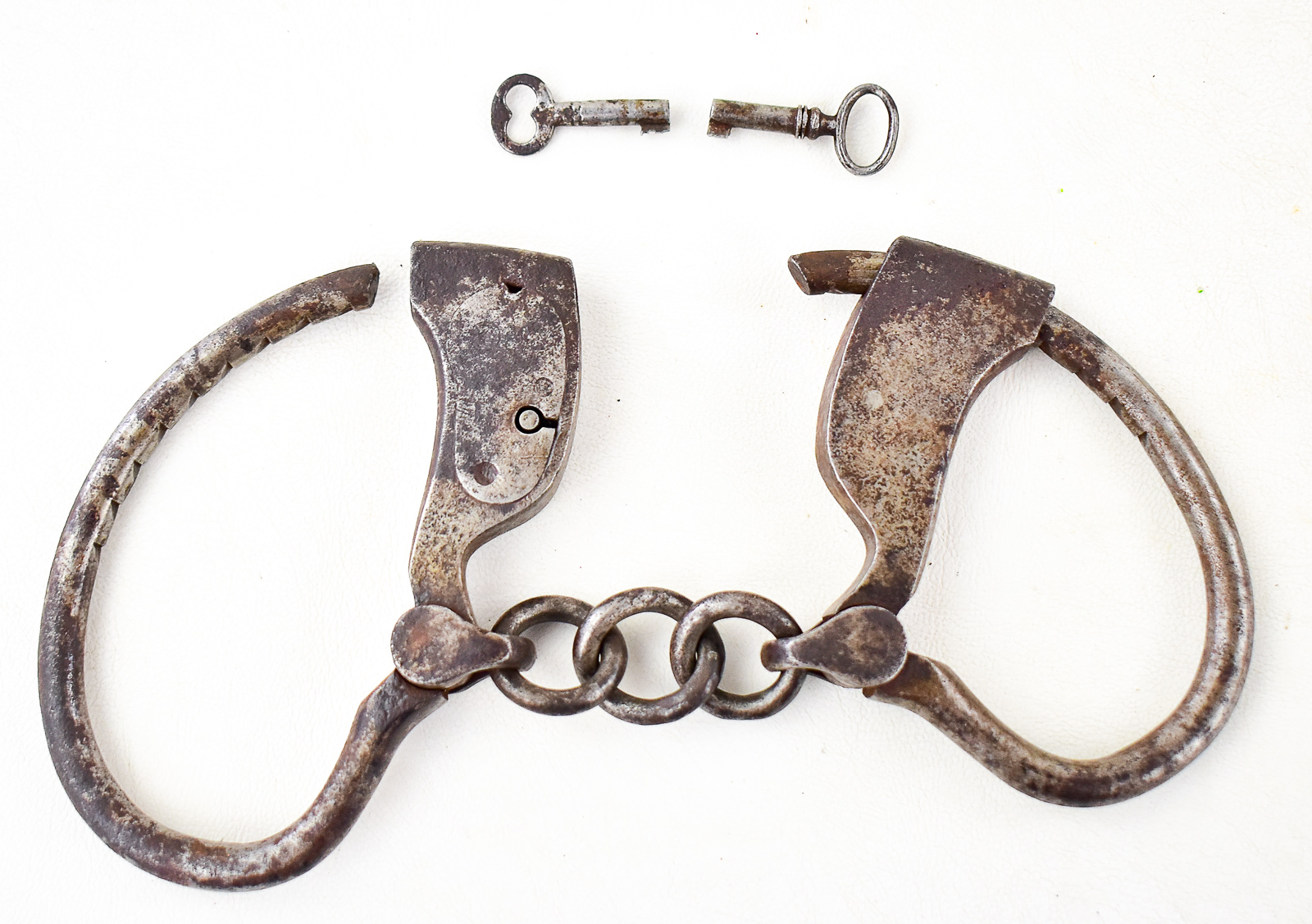 TOWER BRAND SINGLE-LOCK HANDCUFFS