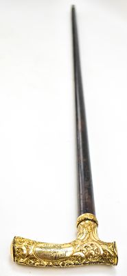DERBY HANDLE GOLD-FILLED PRESENTATION CANE, C. 1917. A gold-filled derby handle presentation 