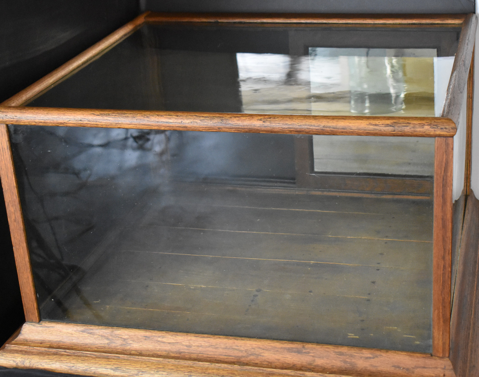 OAK TABLE-TOP STORE DISPLAY CASE