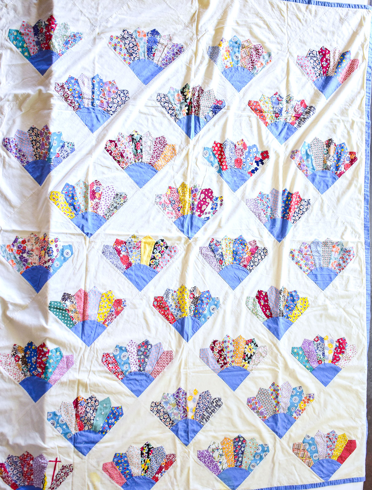 CHILDREN'S HANDKERCHIEFS AND PATCHWORK QUILTS