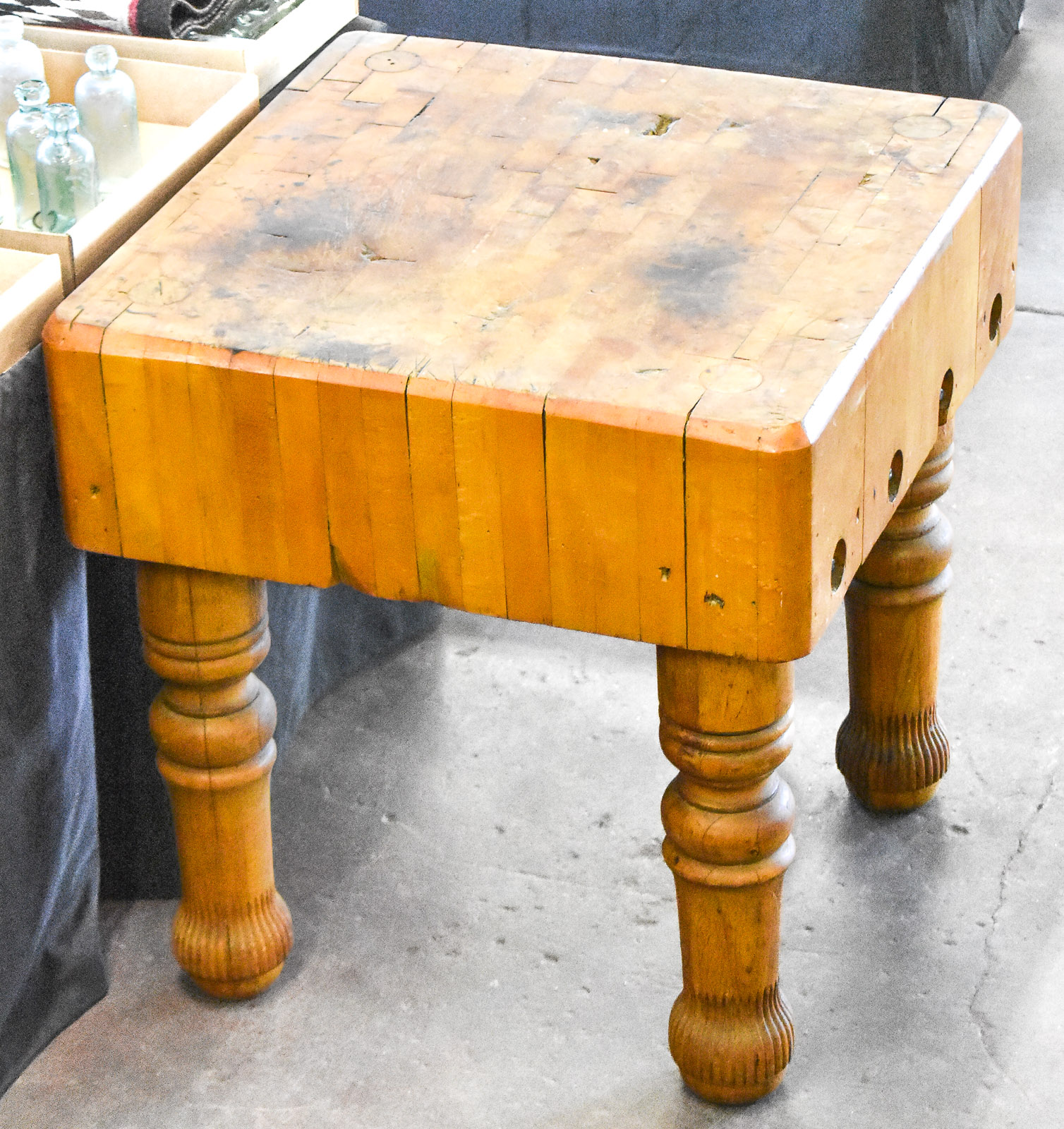 END-GRAIN MAPLE BUTCHER BLOCK TABLE