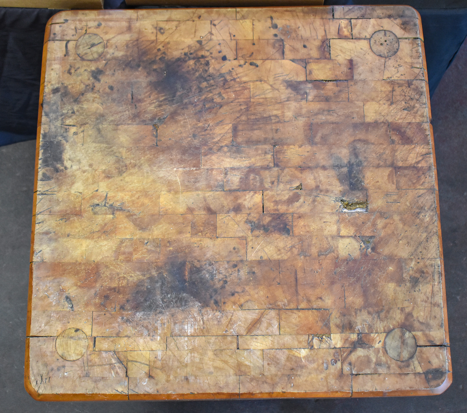 END-GRAIN MAPLE BUTCHER BLOCK TABLE