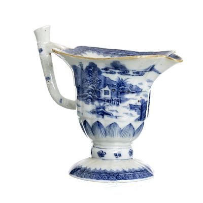 Inverted helmet-shaped gravy boat Chinese porcelain, Qianlong. China, Qianlong, export porcelain 