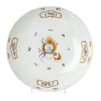 Chinese Export porcelain 'Nulli Patet' Charger, Qianlong. China, Qianlong, pseudo-armorial 