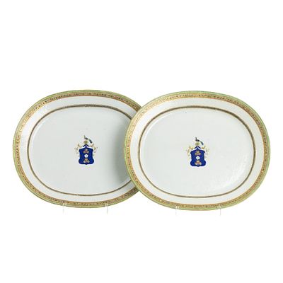 Pair of Armorial platters in Chinese porcelain, Van Idsinga. China, Qianlong, Dutch market 