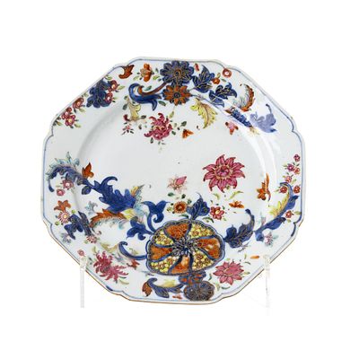 China export porcelain 'tobacco leaf' plate, Qianlong. China, Qianlong, octagonal export 