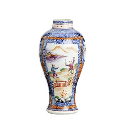 Small porcelain vase from China, Qianlong. China, Qianlong, porcelain, polychrome decoration in 