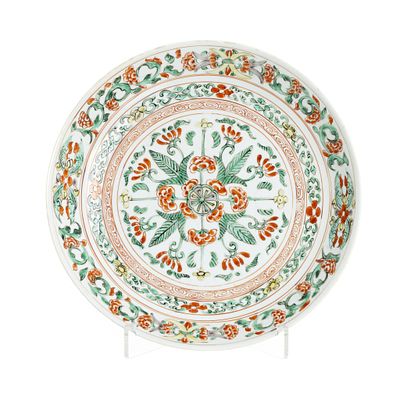 Large Chinese porcelain Famille Verte Plate, Kangxi. China, Kangxi, porcelain with polychrome 