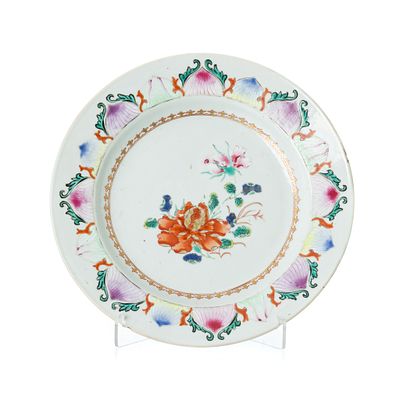 Chinese porcelain 'Lotus Flower' plate, Qianlong. China, Qianlong, in porcelain, polychrome 