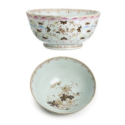 Large Chinese porcelain 'Lotus' punch bowl, Qianlong. China, Qianlong, export porcelain, famille 