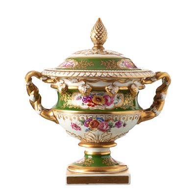 VISTA ALEGRE - Talha 'Silvério'. Portugal, porcelana da fábrica da Vista Alegre, decoração 