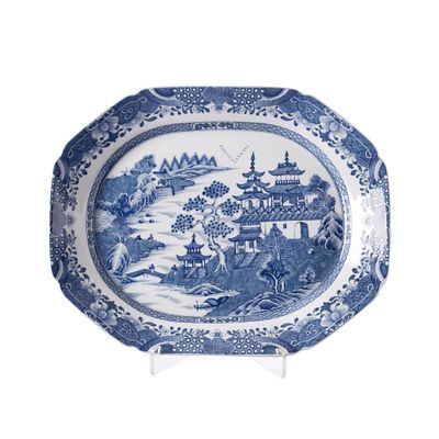 VISTA ALEGRE - Travessa em porcelana, Mottahedeh. Portugal, em porcelana da fábrica Vista Alegre 