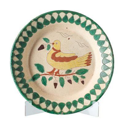 Prato em faiança do Redondo. Redondo, séc.XX, em faiança, decoração polícroma representando uma 