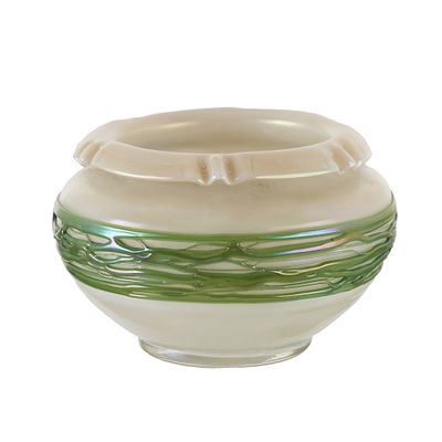 WILHELM KRALIK (c.1900) (Attrib.) - Art Nouveau vase. Bohemia, c.1900, iridescent pearl glass 