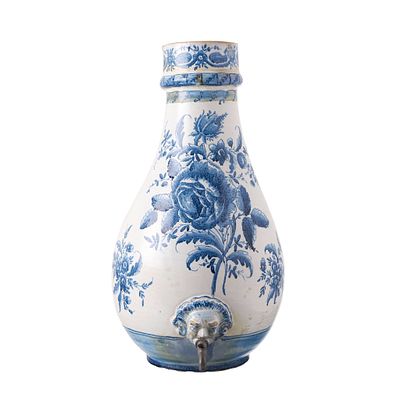 Hanging fountain reservoir in Rato faience. Portugal, 18th century, attributable to the Royal 