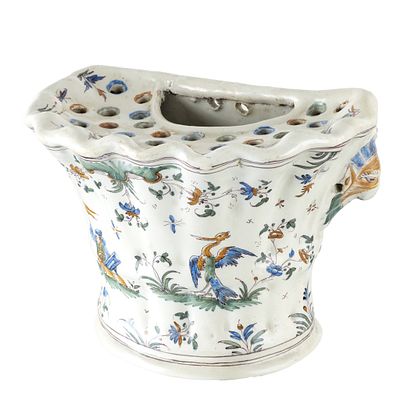 Alcora ceramic flower vase. Spain, 18th century, in Alcora ceramic, molded and polychromed 