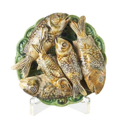 'Fish' earthenware plate by Manuel Mafra. Caldas earthenware, manufactured by Manuel Mafra, with 