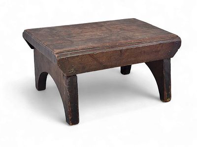 FOOTSTOOL OF WESTERN RESERVE INTEREST. Ellsworth Township, Mahoning County, Ohio, 19th century 